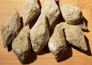 Kibe caseiro congelado 55g 10 unidades/ Homemade kibe- cracked wheat, mince meat & fresh mint 55g frozen 10 pieces